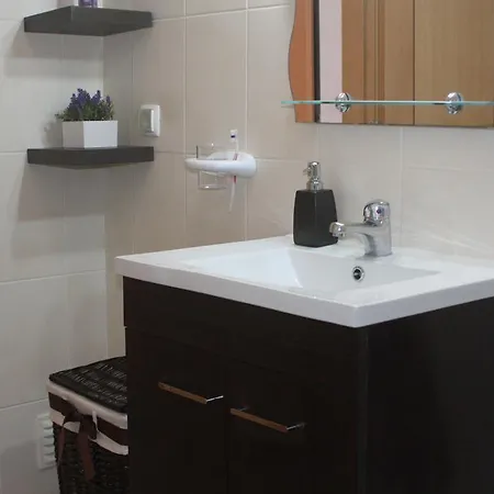 Lovely New W/ Pool Appartement