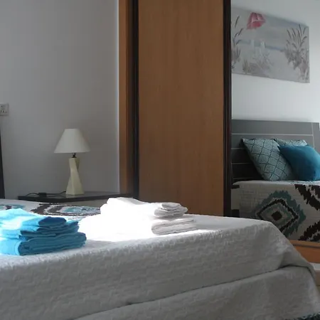Lovely New W/ Pool Appartement *